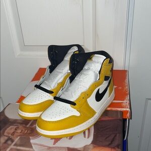 Air Jordan 1 Retro High - Ochre Yellow - Size 6.5